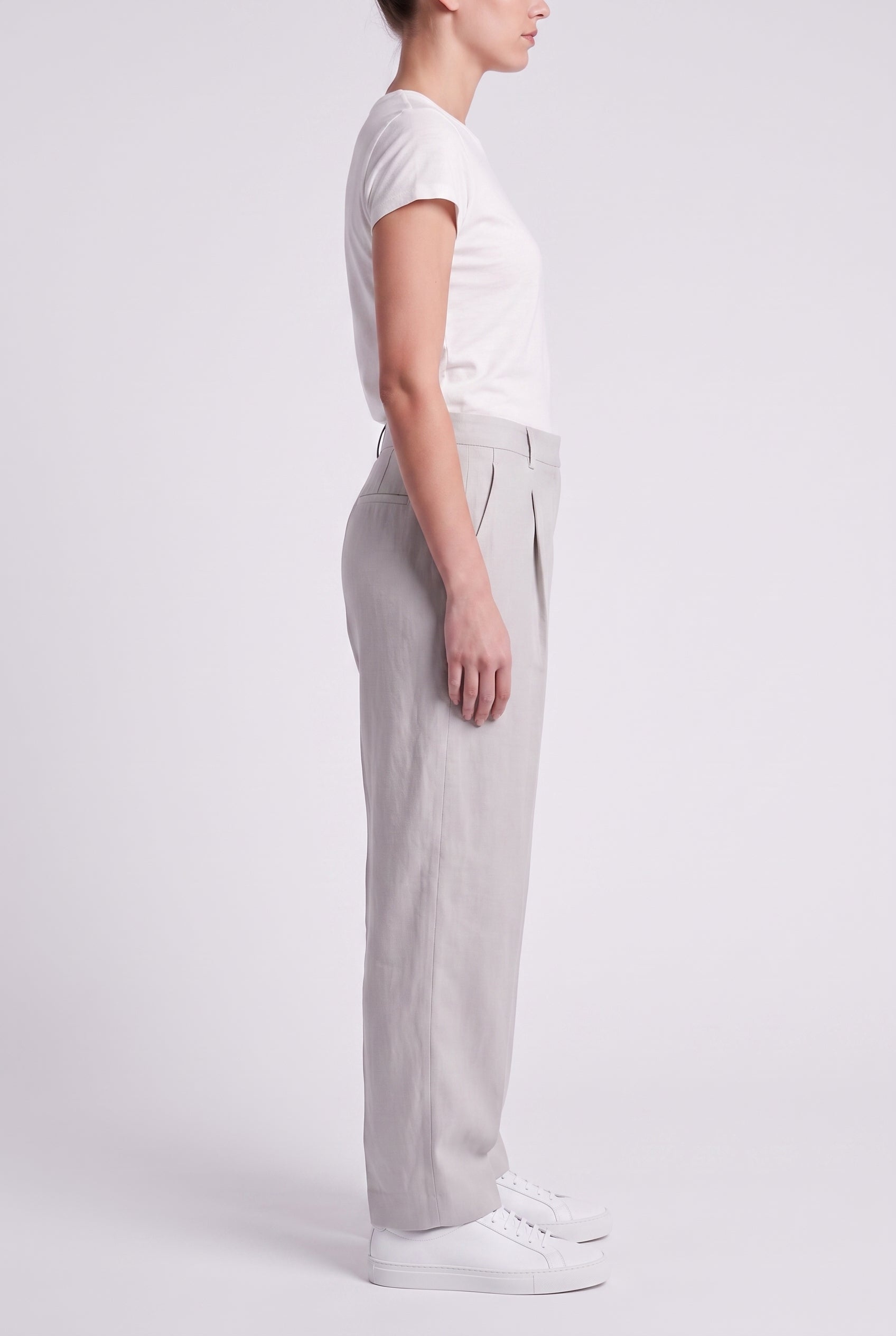 BRUNELLO CUCINELLI WOMEN'S LIGHT GREY LINEN TROUSERS
