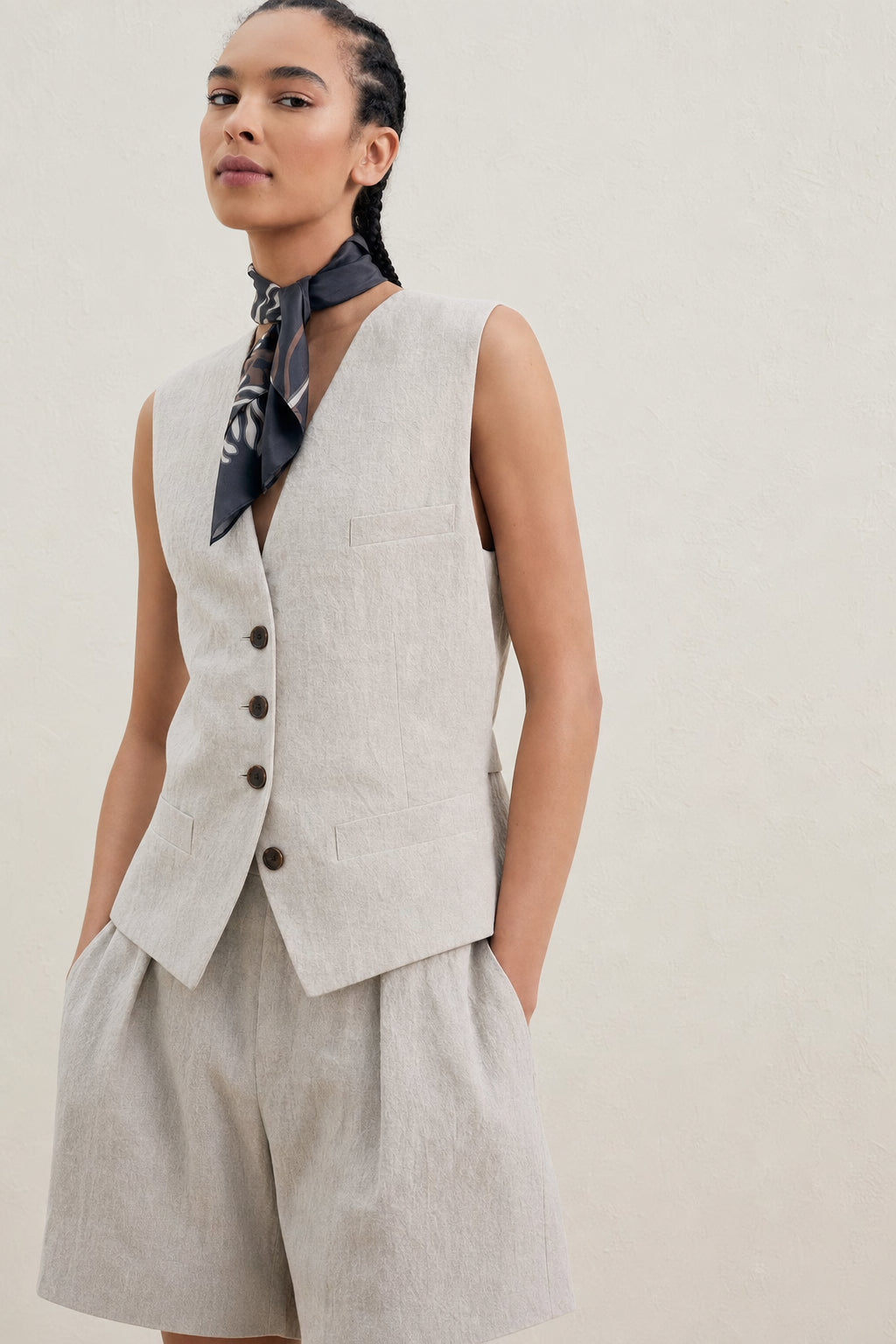 BRUNELLO CUCINELLI WOMEN'S LIGHT BEIGE LINEN VEST