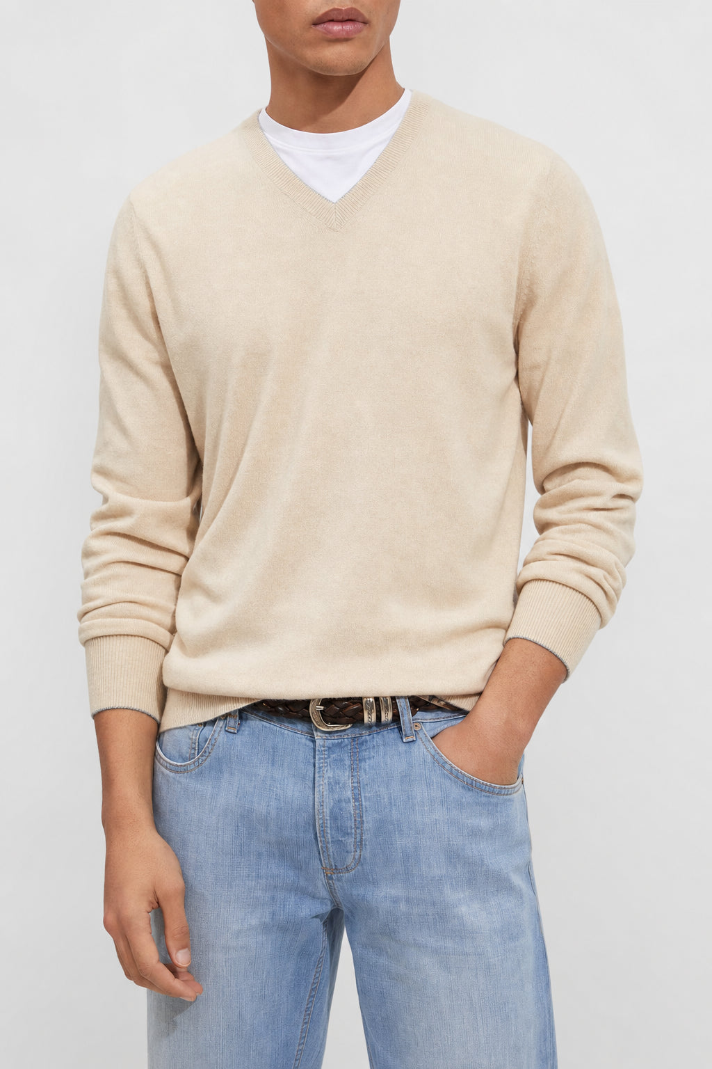 BRUNELLO CUCINELLI MEN'S BEIGE WOOL V NECK SWEATER