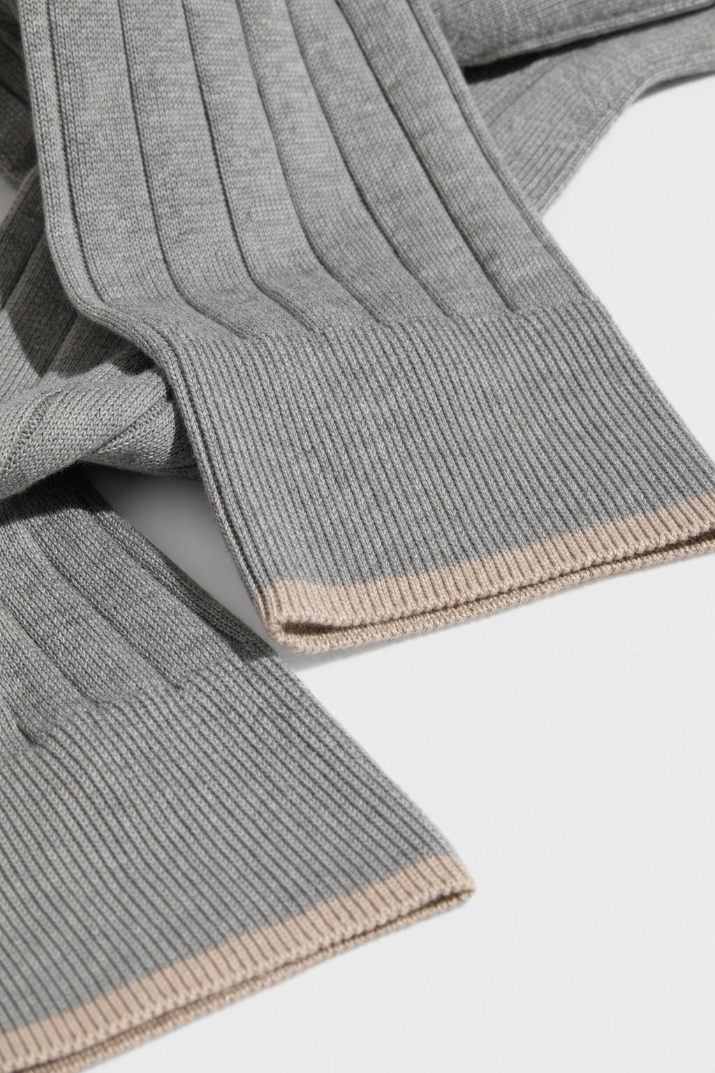 BRUNELLO CUCINELLI MEN'S LIGHT GREY COTTON SOCKS