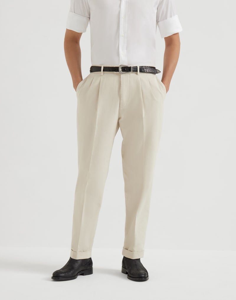 BRUNELLO CUCINELLI MEN'S OFF WHITE COTTON PLEATED TROUSERS