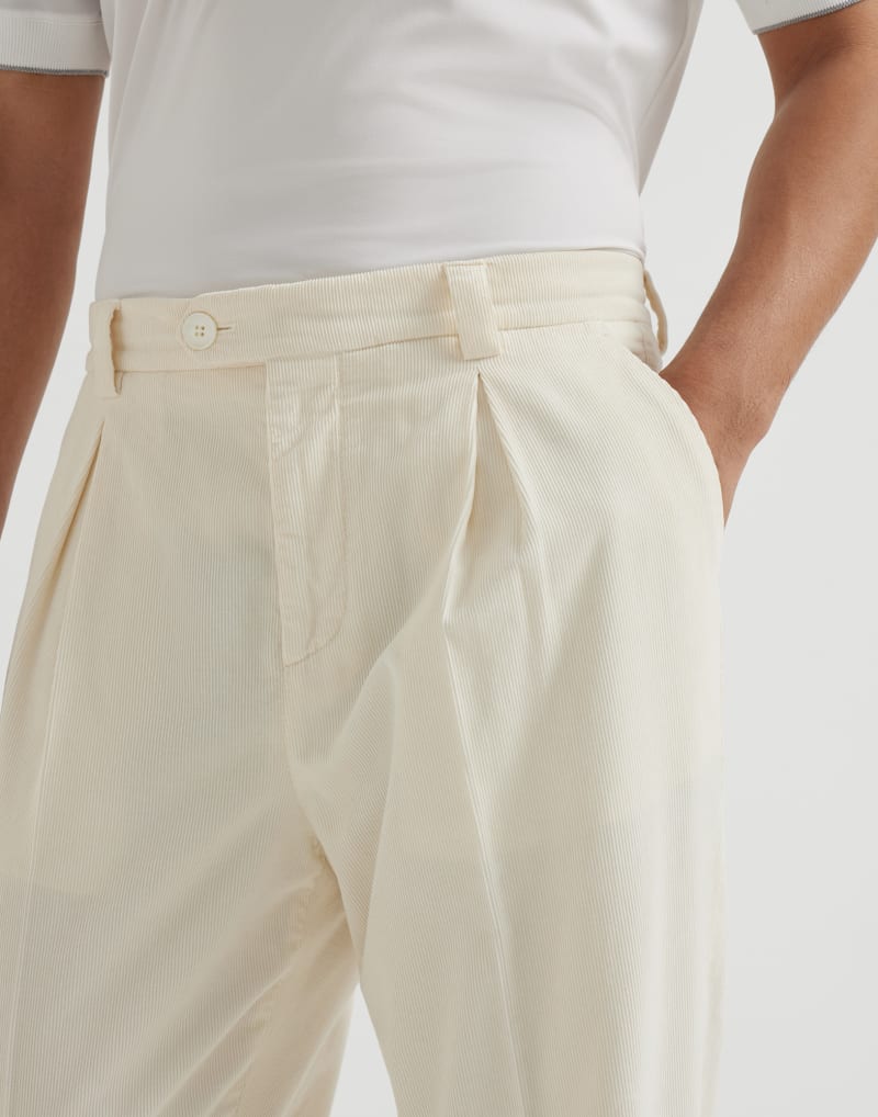 BRUNELLO CUCINELLI MEN'S OFF WHITE PLEATED COTTON TROUSERS