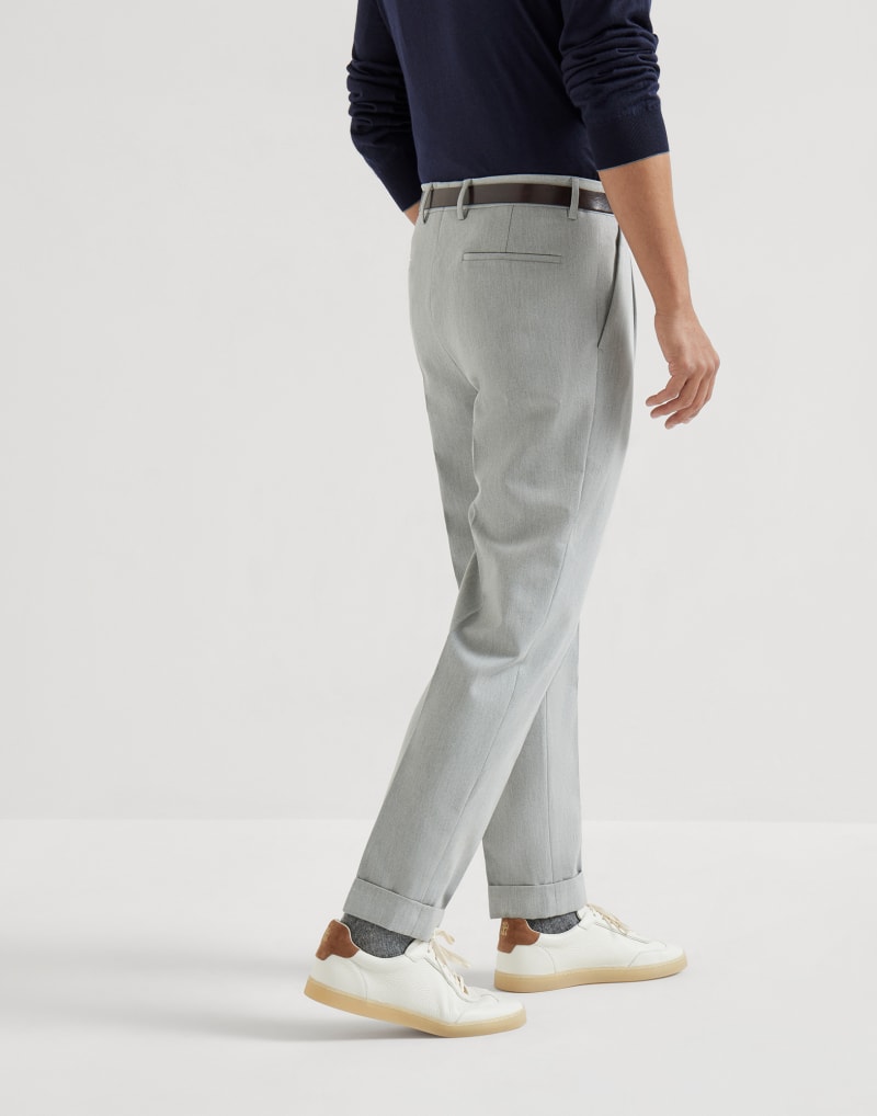 BRUNELLO CUCINELLI MEN'S LIGHT GREY WOOL COTTON TAPERED TROUSERS