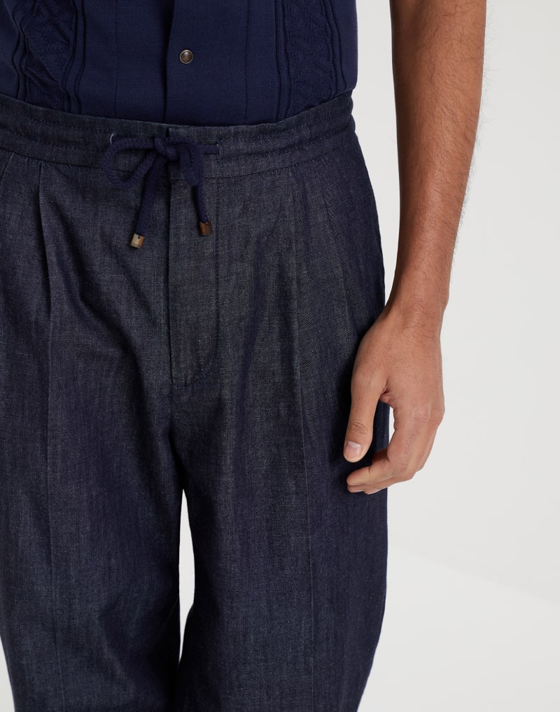 BRUNELLO CUCINELLI MEN'S BLUE DENIM PLEATED TROUSERS