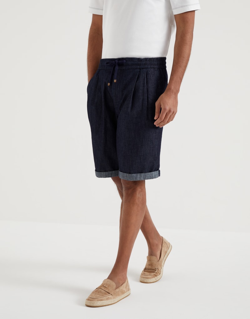 BRUNELLO CUCINELLI MEN'S BLUE DENIM PLEATED SHORTS