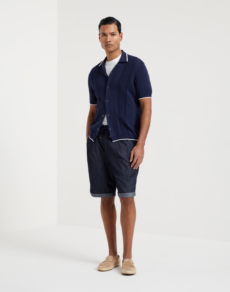 BRUNELLO CUCINELLI MEN'S BLUE DENIM PLEATED SHORTS