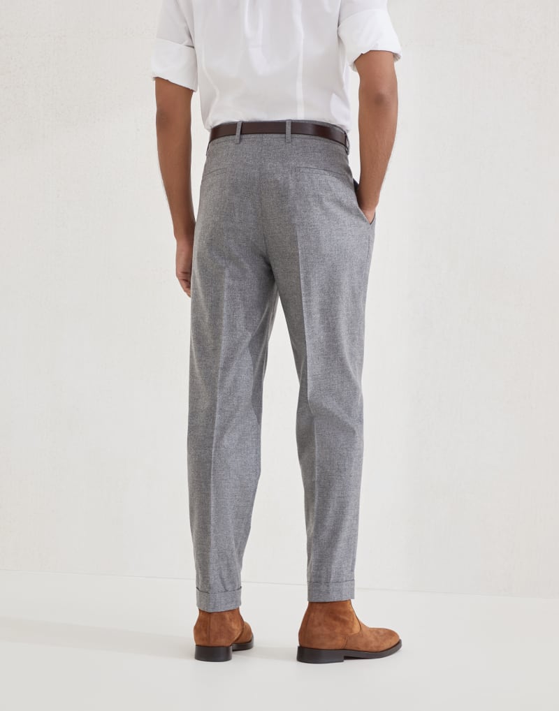 BRUNELLO CUCINELLI MEN'S GREY WOOL SILK PLEATED TROUSERS