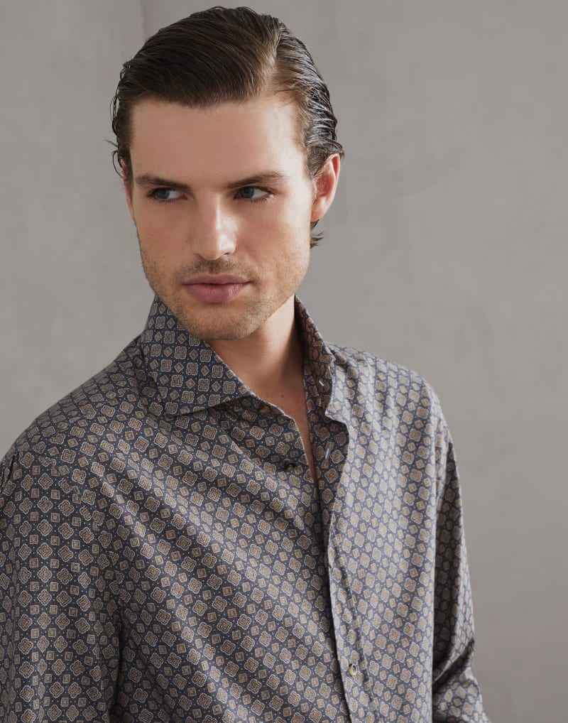 BRUNELLO CUCINELLI MEN'S LEAD AND CREAM PATTERNED COTTON SHIRT