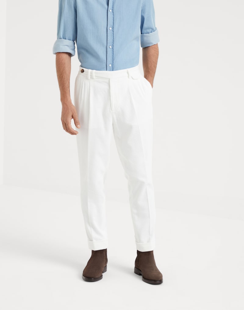 BRUNELLO CUCINELLI MEN'S WHITE PLEATED COTTON TROUSERS
