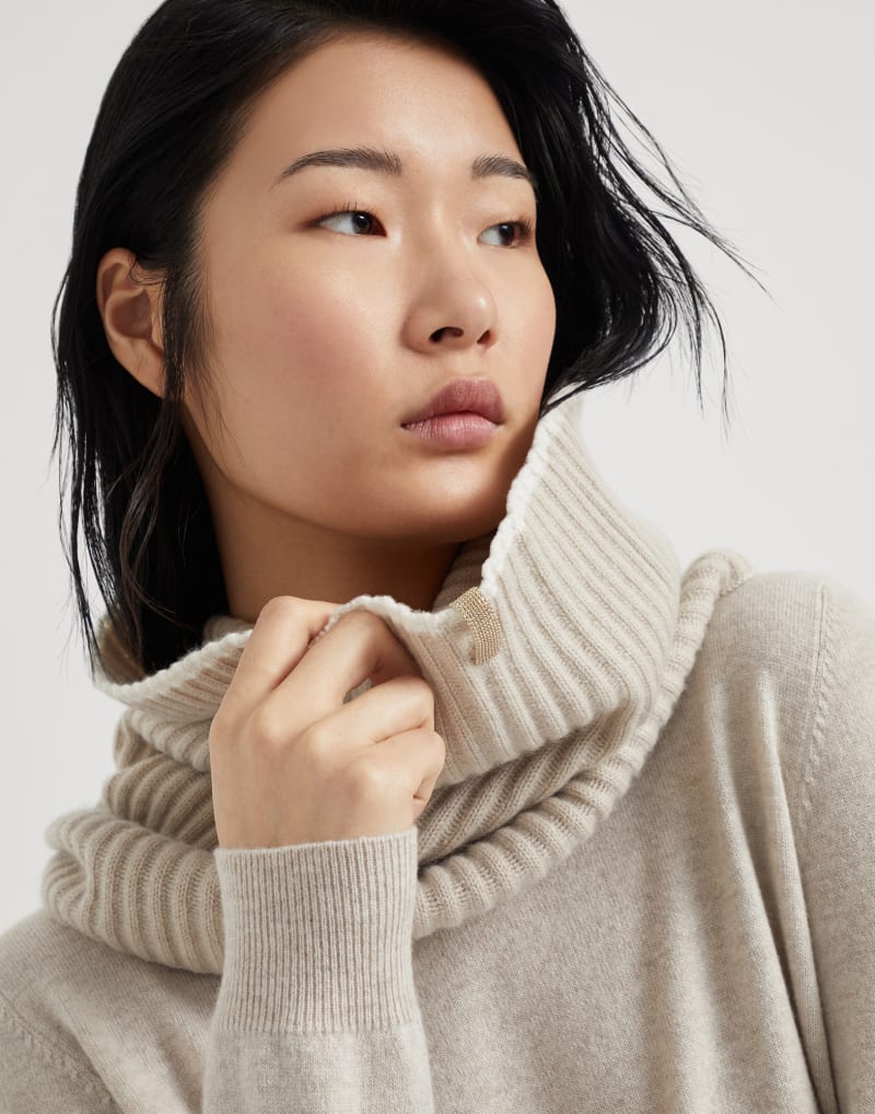 BRUNELLO CUCINELLI WOMEN'S LIGHT BROWN RIBBED WOOL NECK WARMER