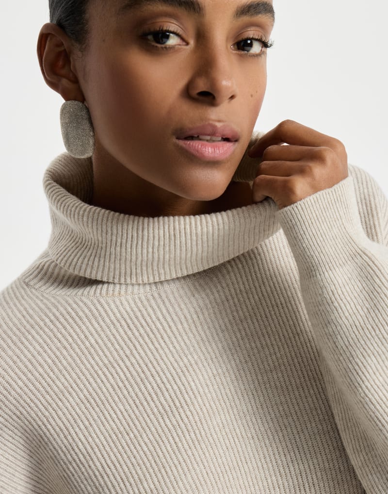 BRUNELLO CUCINELLI WOMEN'S OYSTER WOOL TURTLENECK SWEATER