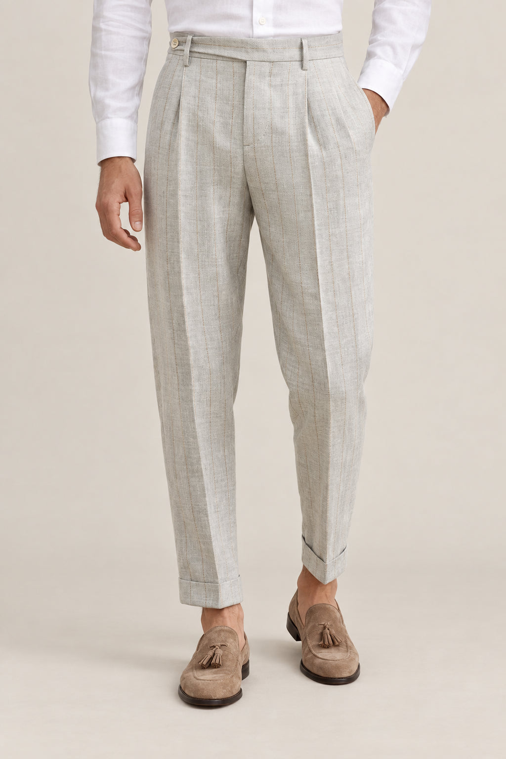 BRUNELLO CUCINELLI MEN'S LIGHT GREY PLEATED TROUSERS