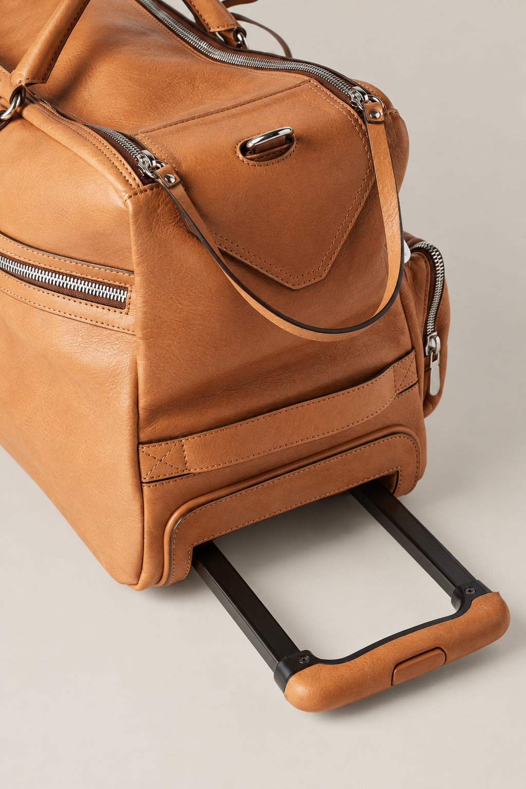 BRUNELLO CUCINELLI MEN'S NATURAL LEATHER TRAVEL BAG