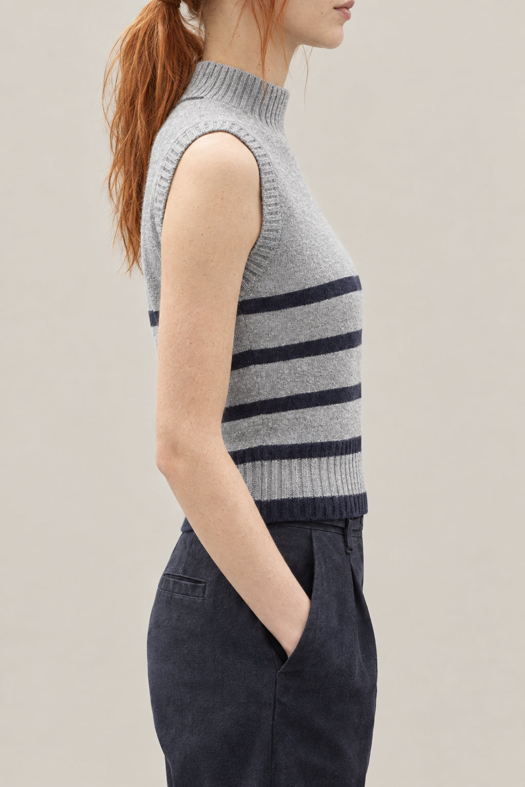 BRUNELLO CUCINELLI WOMEN'S LIGHT GREY WOOL SLEEVELESS SWEATER