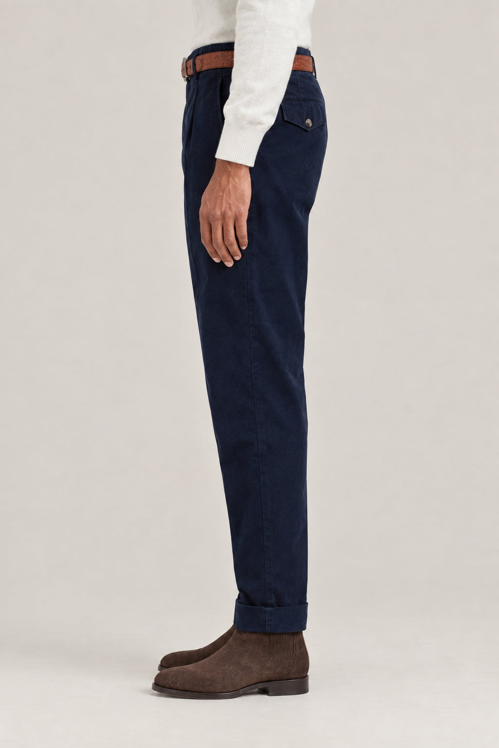 BRUNELLO CUCINELLI MEN'S NAVY COTTON PLEATED TROUSERS
