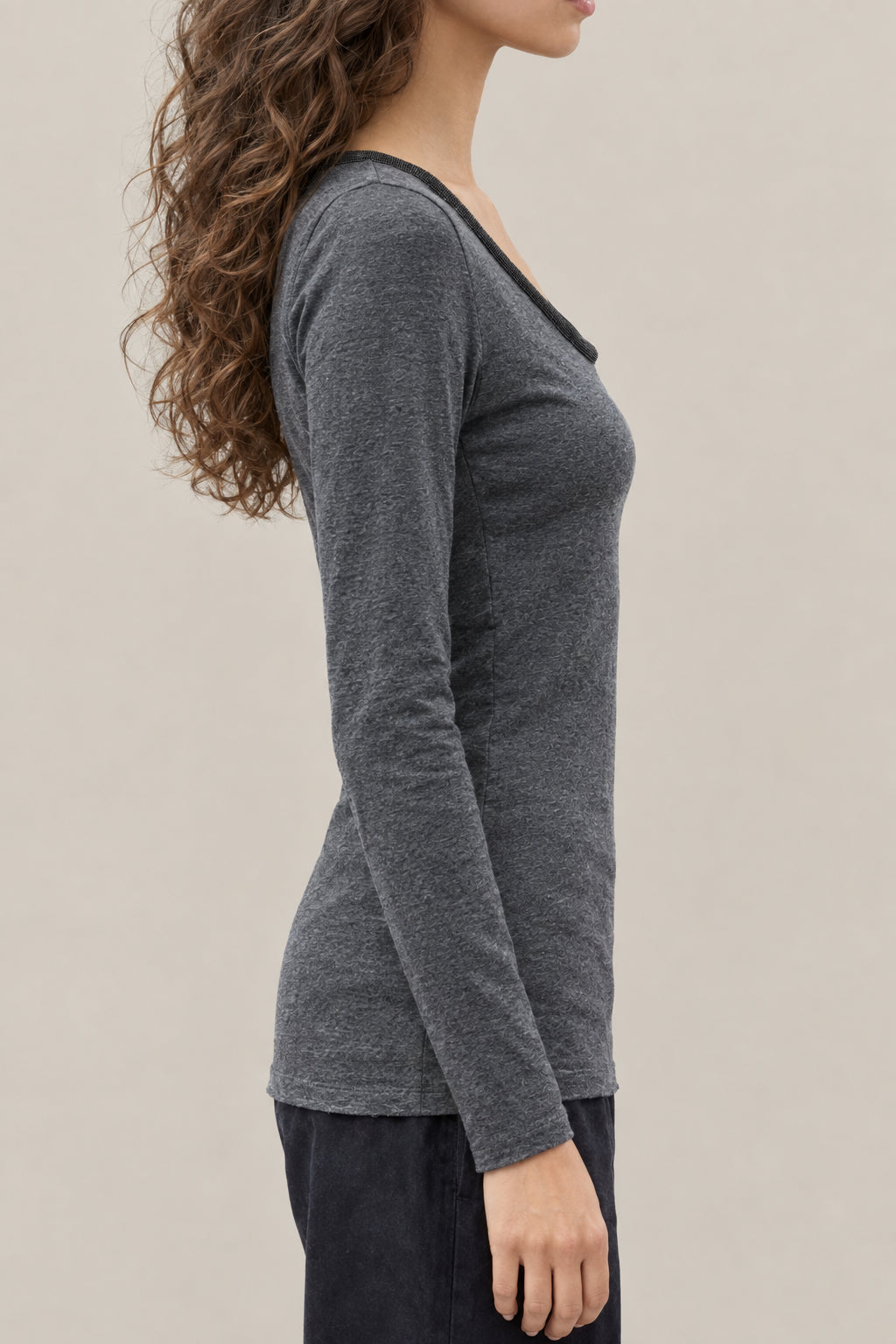 BRUNELLO CUCINELLI WOMEN'S DARK GREY COTTON STRETCH SCOOP NECK SHIRT