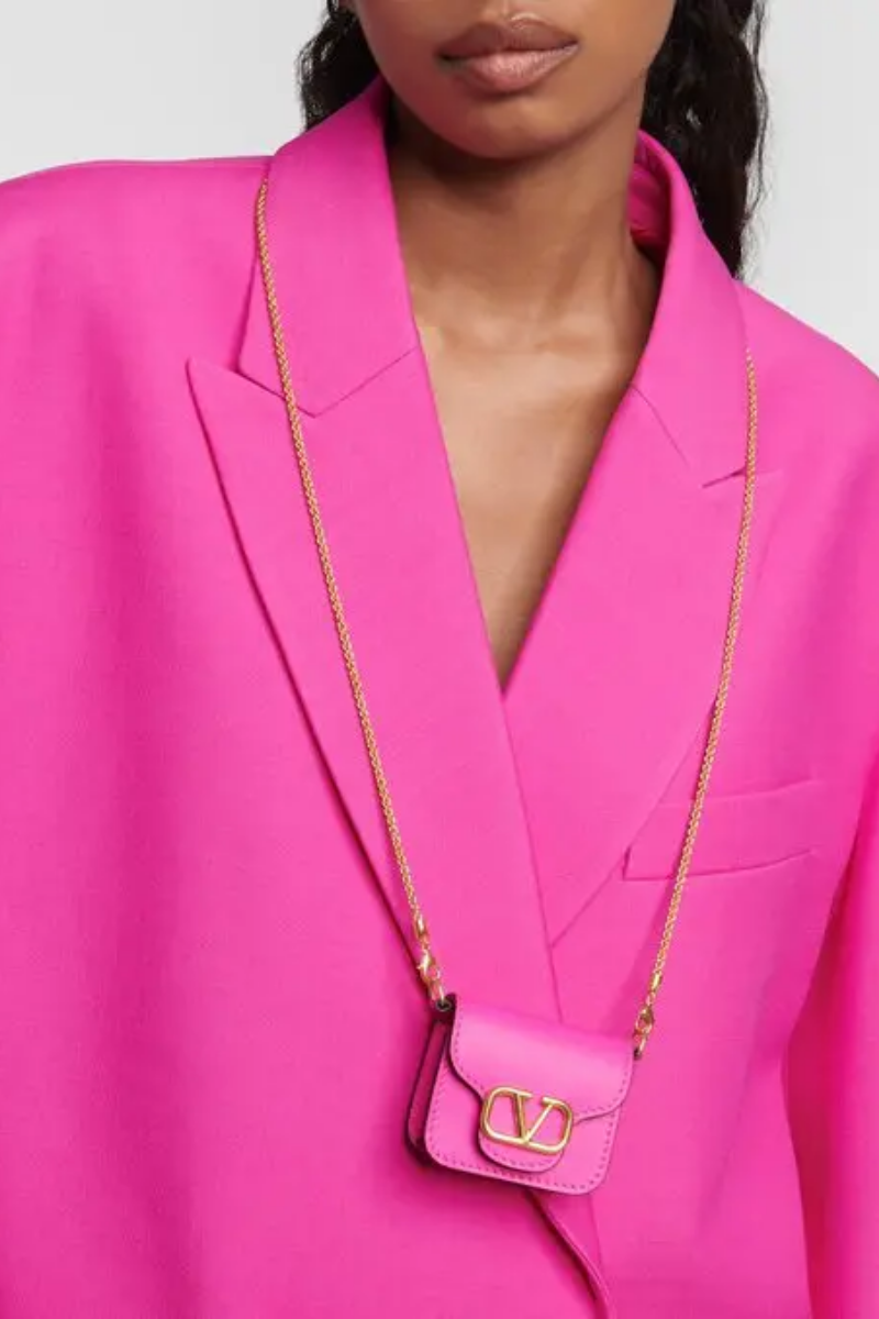 Valentino Garavani
Loco Airpods Case In Pink