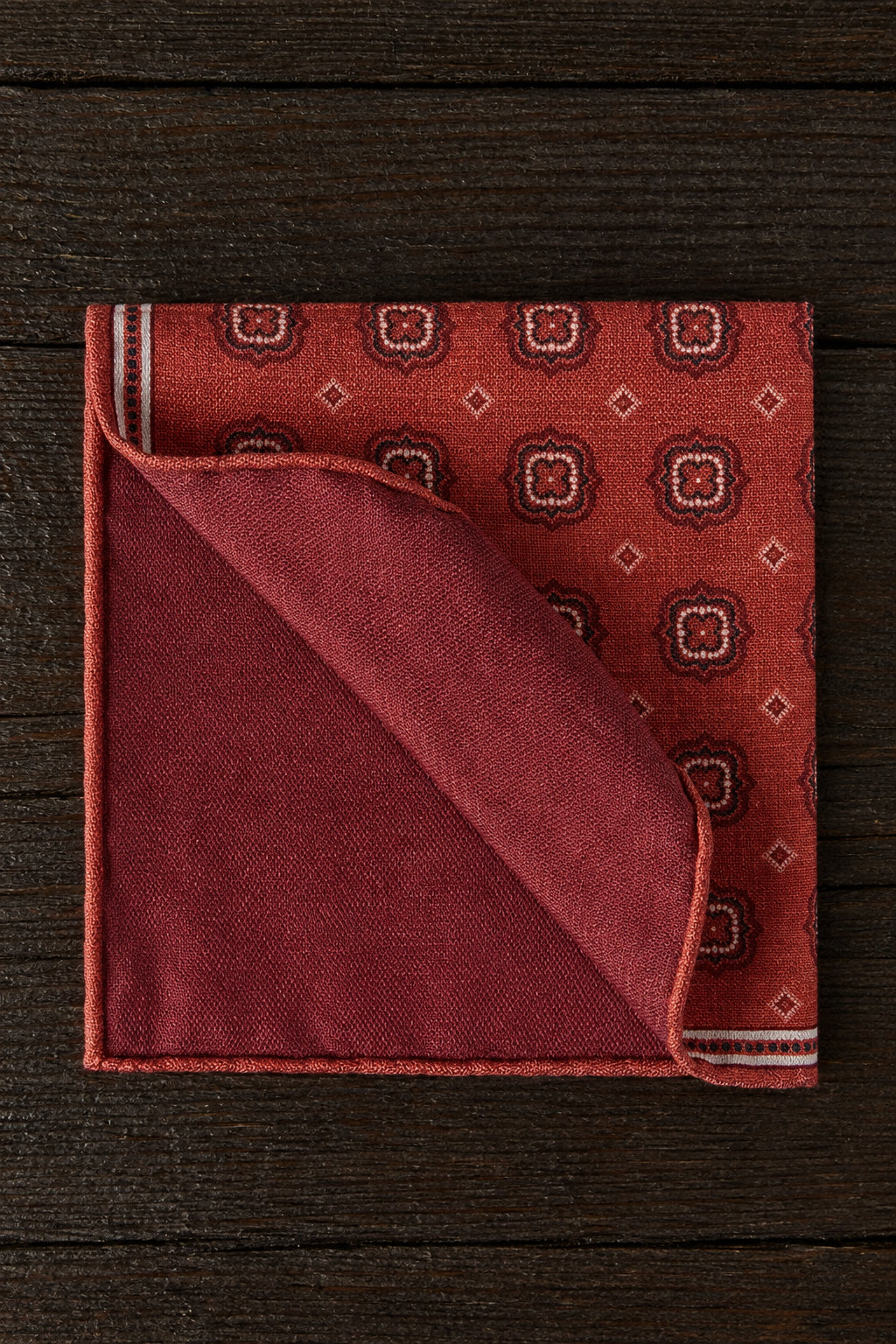 BRUNELLO CUCINELLI MEN'S CARROT NAVY SILK POCKET SQUARE