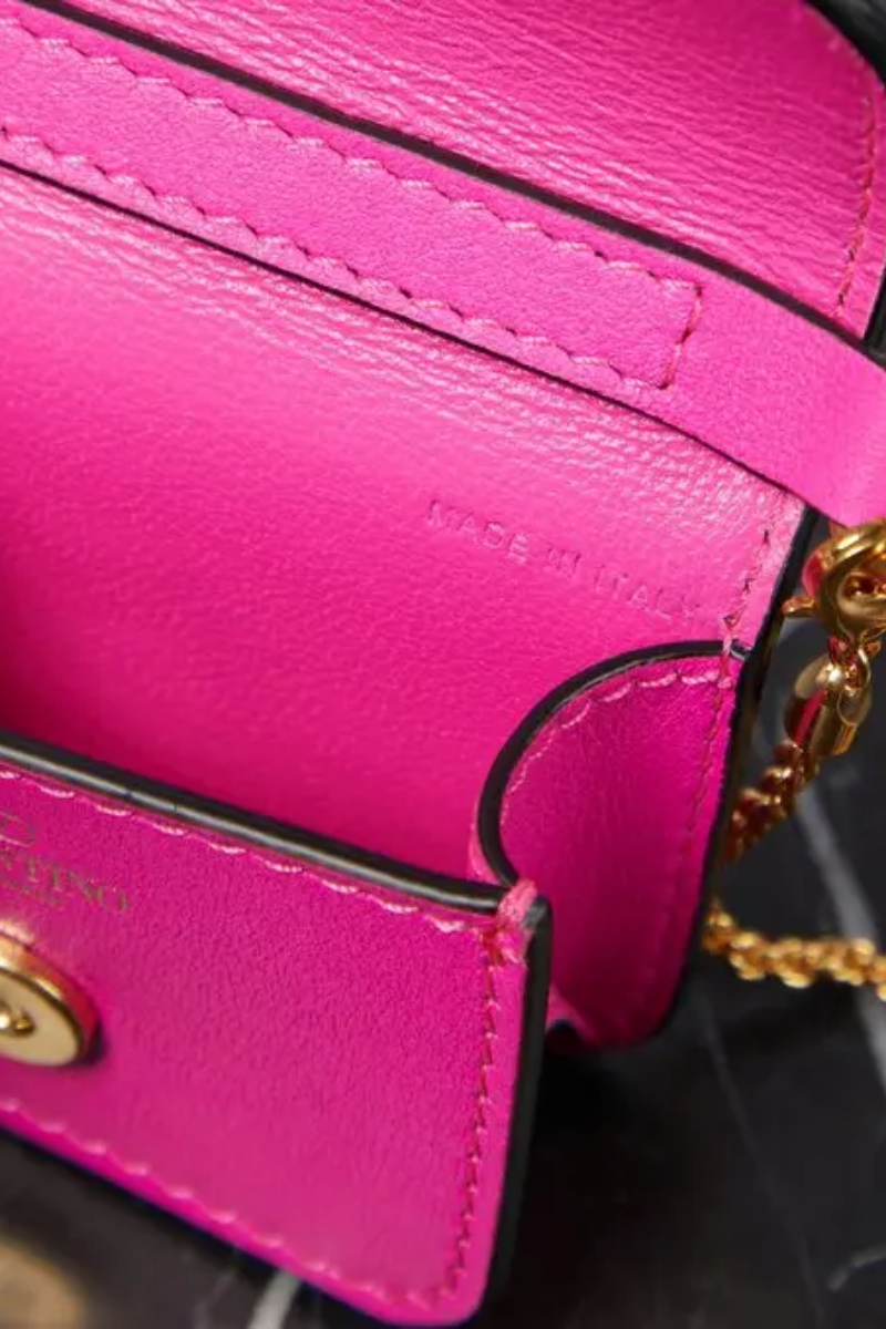 Valentino Garavani
Loco Airpods Case In Pink