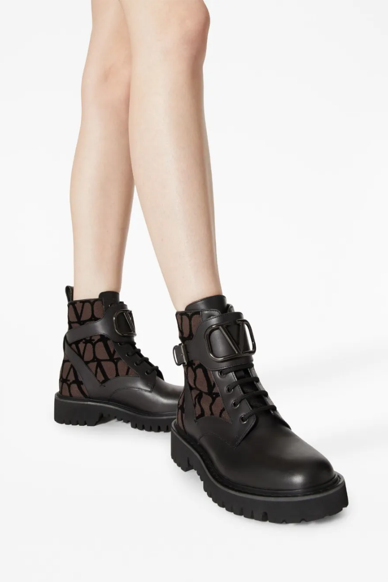 Valentino Garavani 35mm VLogo Signature Combat Boots In Black
