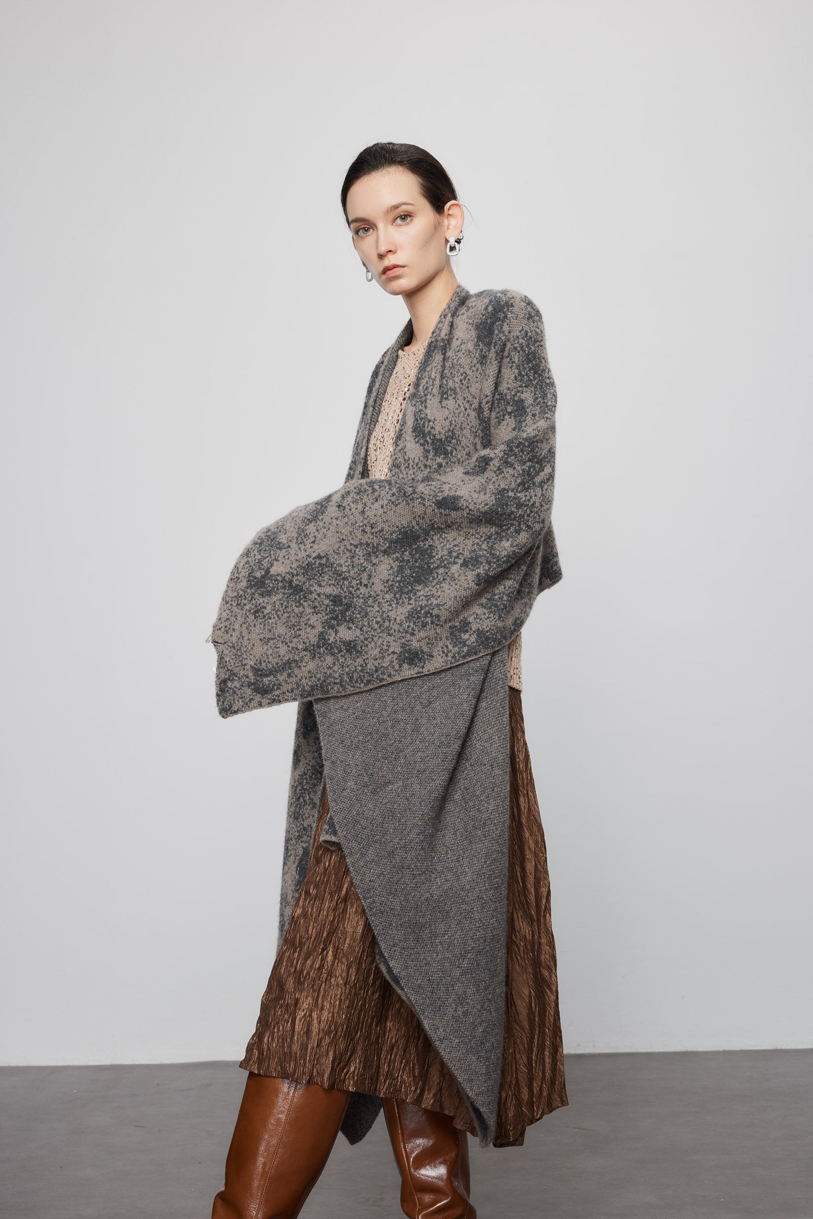 Max Simple Avant-Garde Cashmere Cape_Mocca