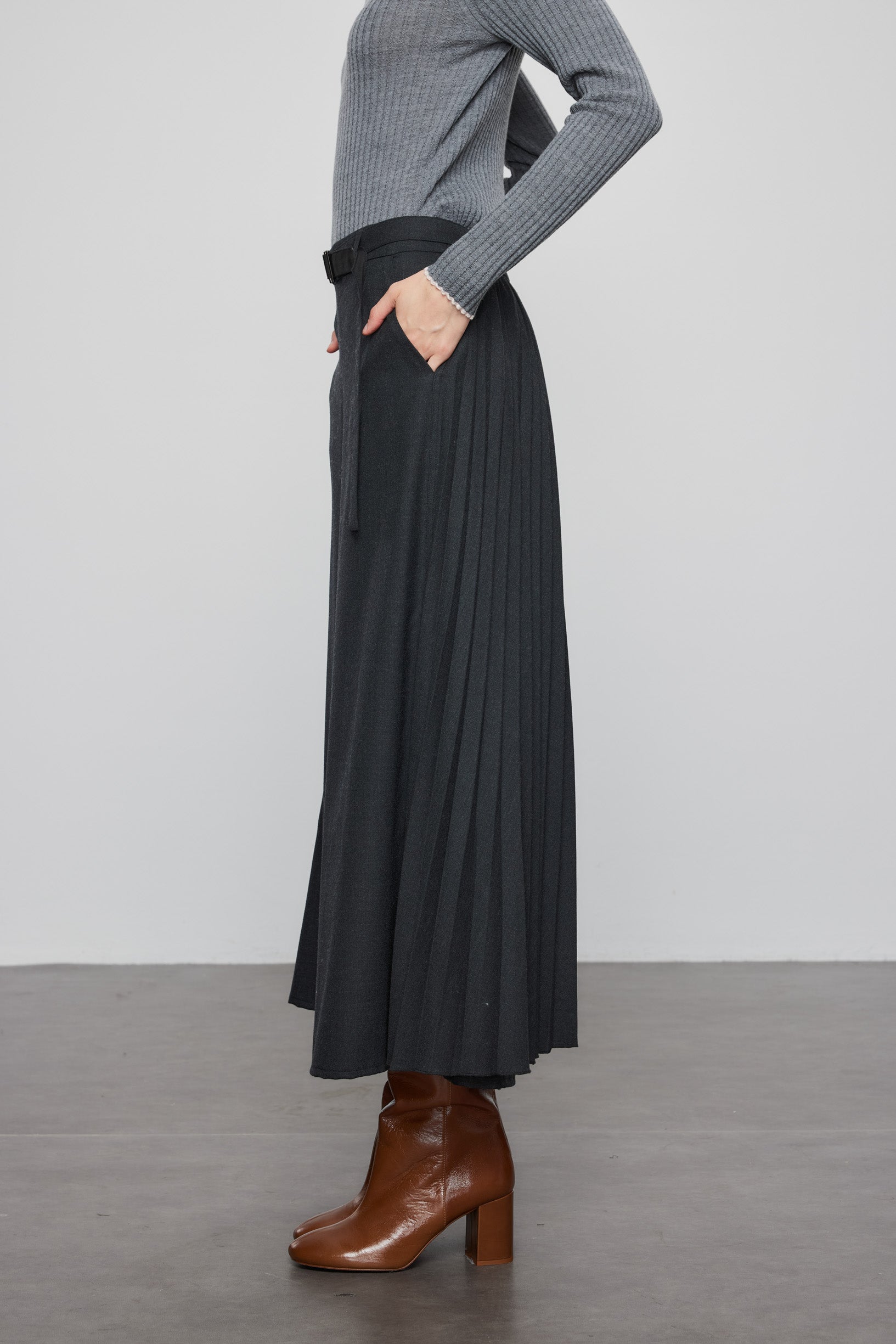 Max Simple Wool Pants-Skirt with Accordion Pleats _Dark Grey