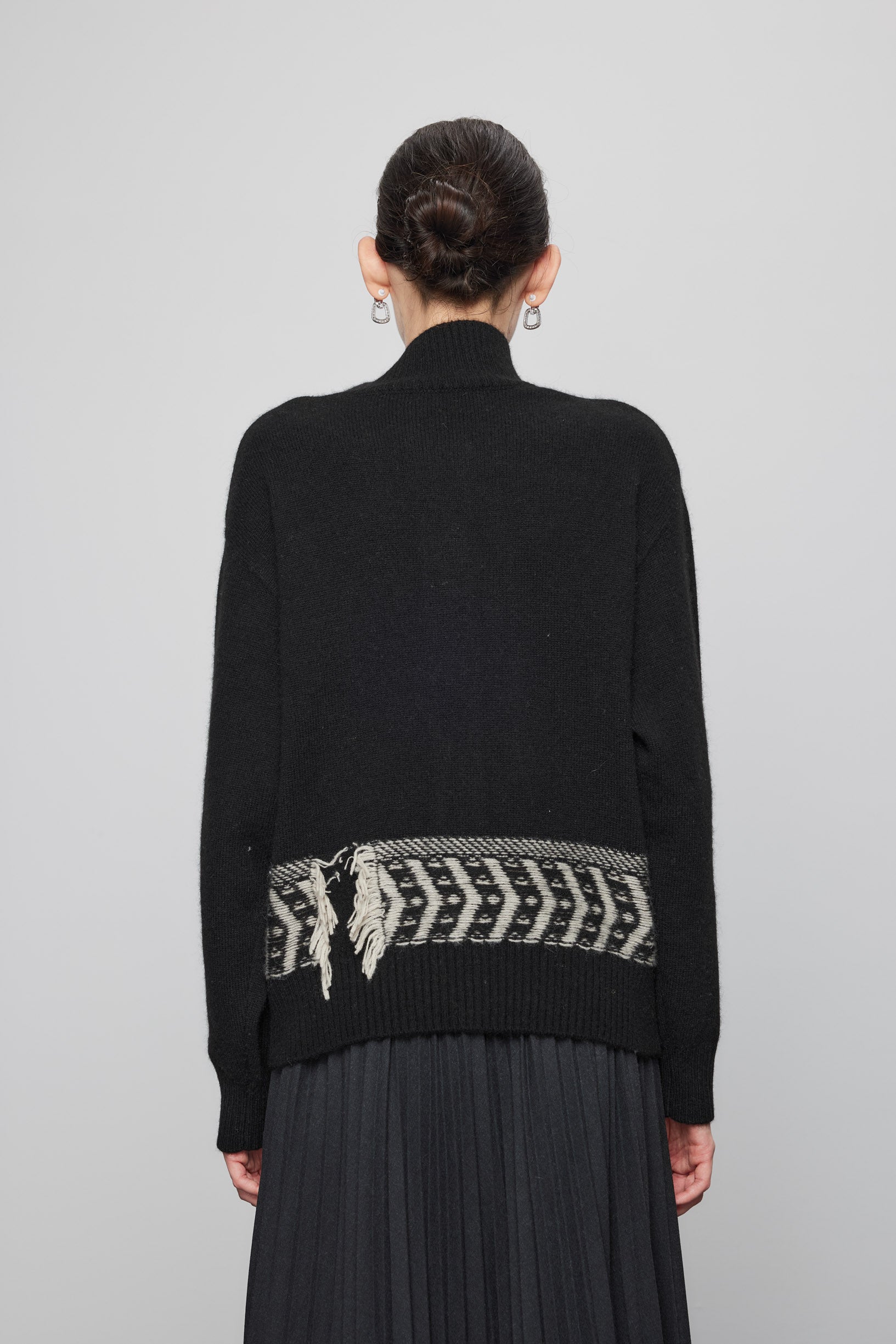 Max Simple Wool-Yak Blend Fringe Sweater_Black