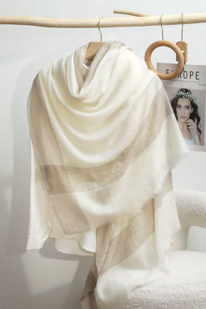 Max Simple Thistle Jacquard Woven Shawl Natural Purple