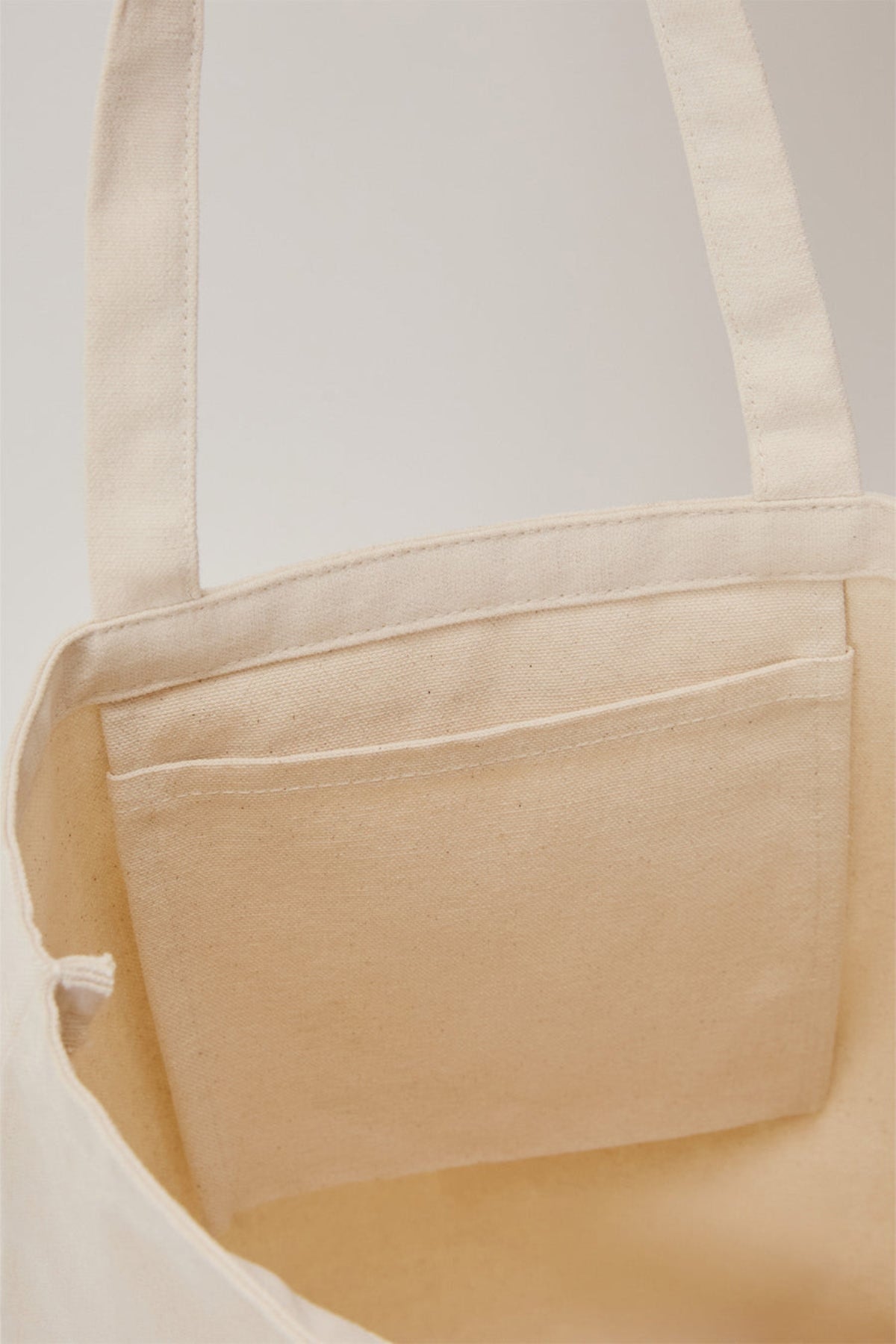 Du & Berry cotton tote bag with inner pocket and sturdy straps in natural fabric