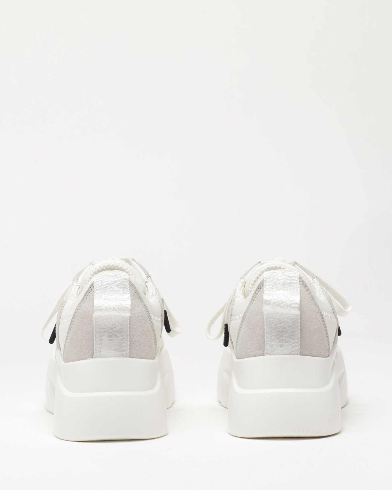 Low Top Lace Up Sneakers - Magnlens