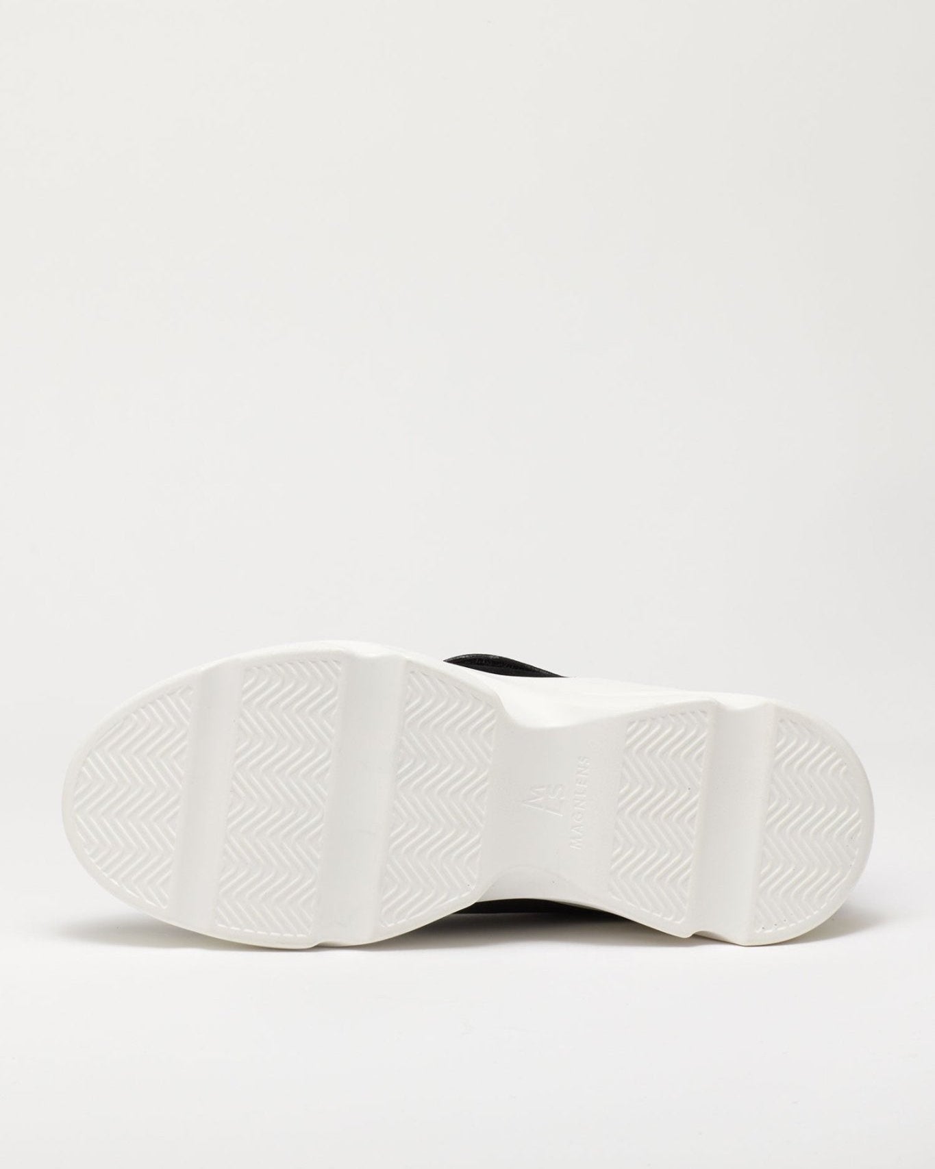 Slip On Sneakers - Magnlens