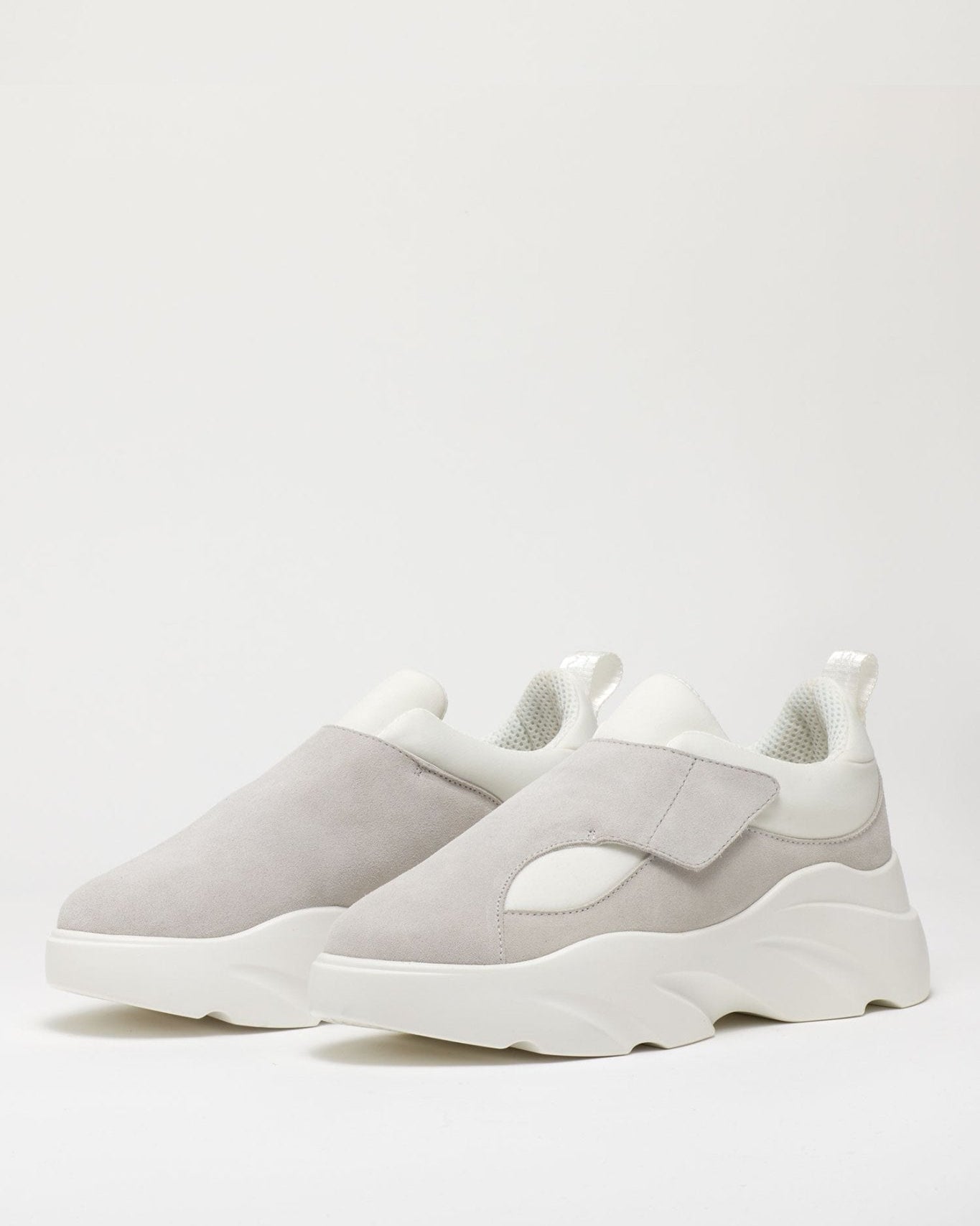 Slip On Sneakers - Magnlens